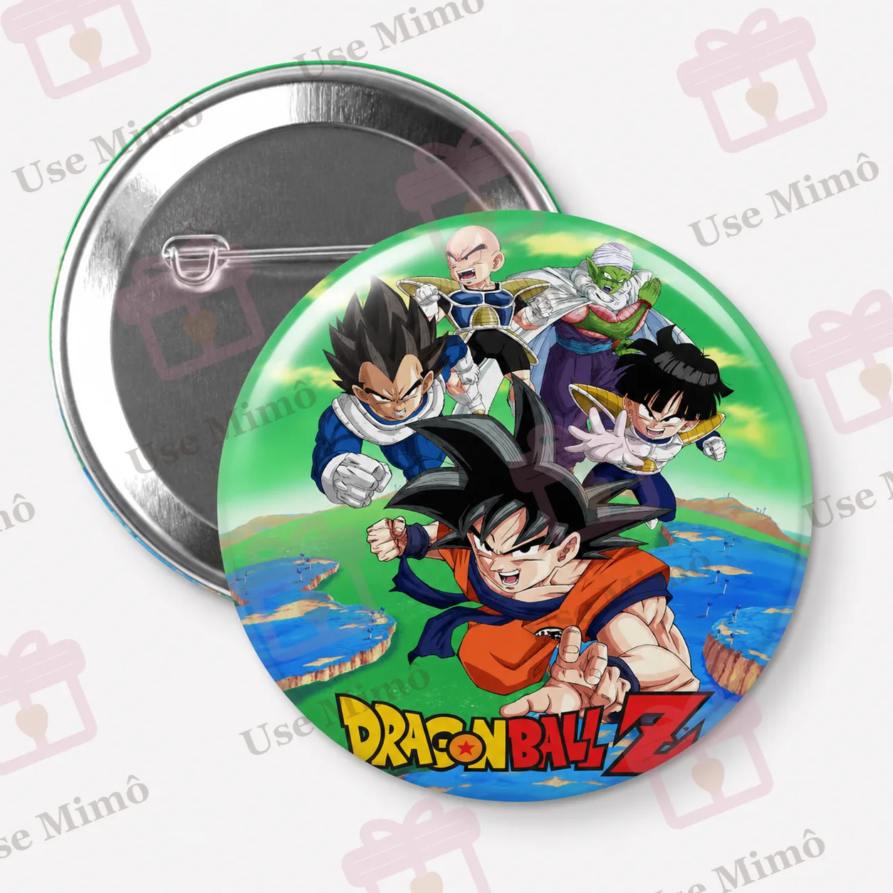 Botton redondo com imagem de personagens do Dragon Ball Z em cenário de Planeta Namek com texto colorido e fundo verde.