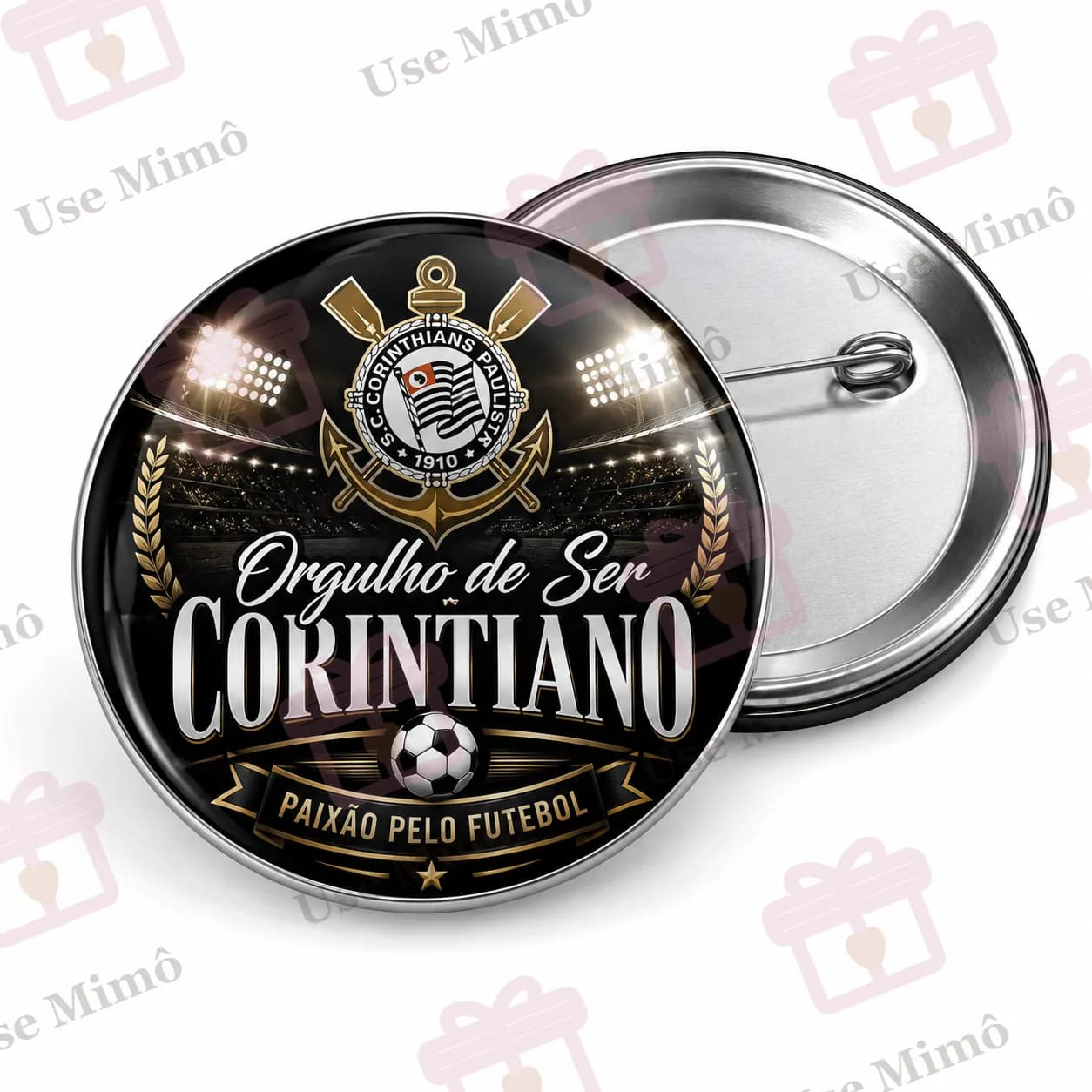 Botton personalizado redondo preto e dourado com alfinete, escrito Orgulho de ser Corinthiano e Paixão pelo futebol.